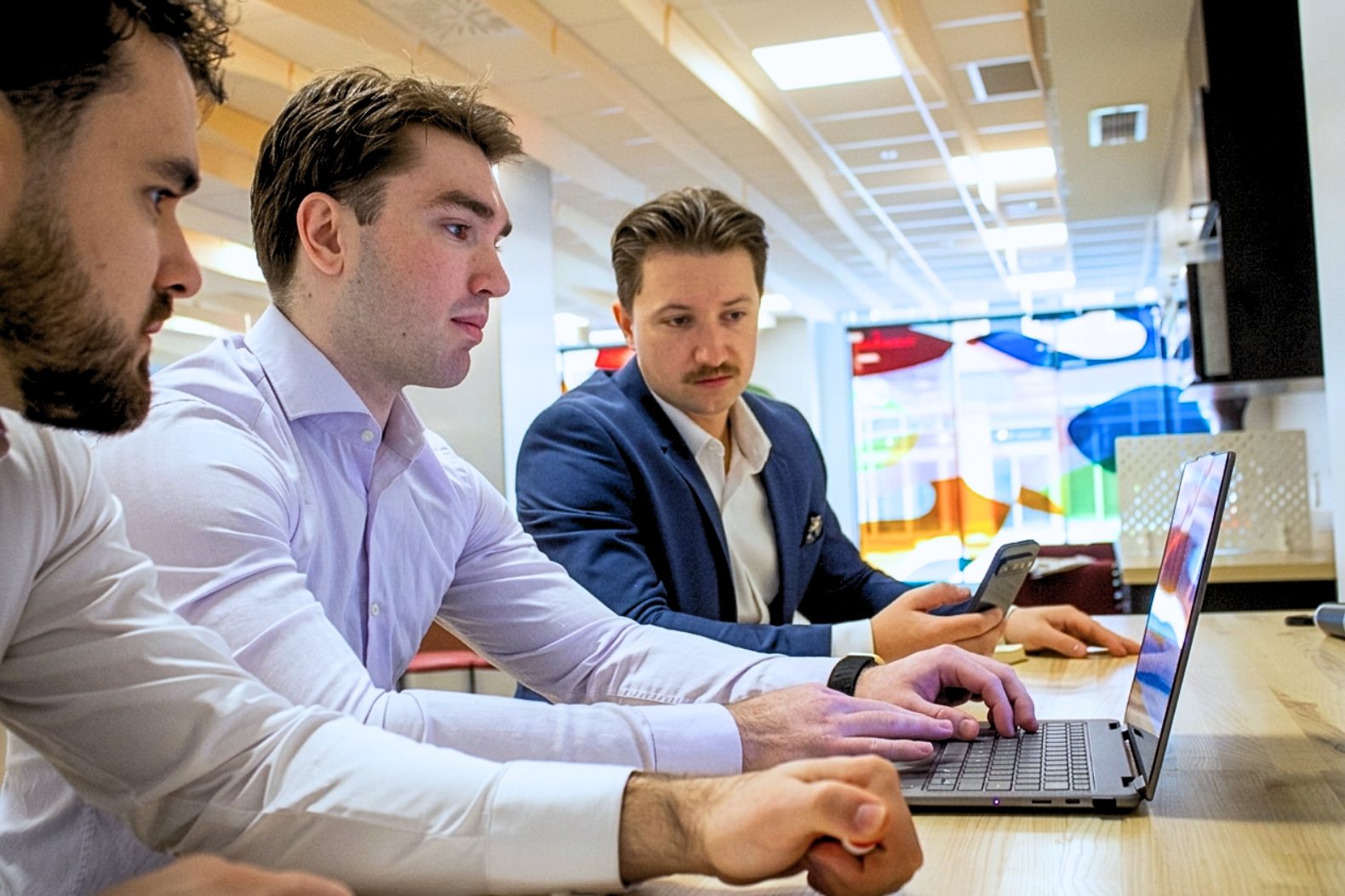 L'équipe au travail sur une stratégie